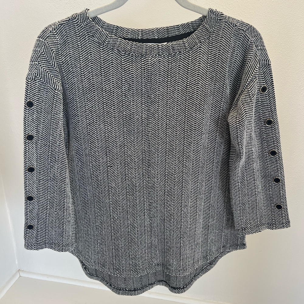 Liz Claiborne: Chevron Knit Top